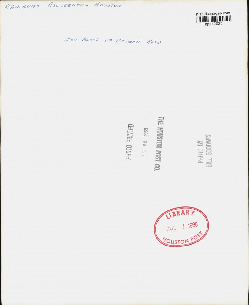 1965 Press Photo Welder at Heights Boulevard Railroad Train Accident in Houston