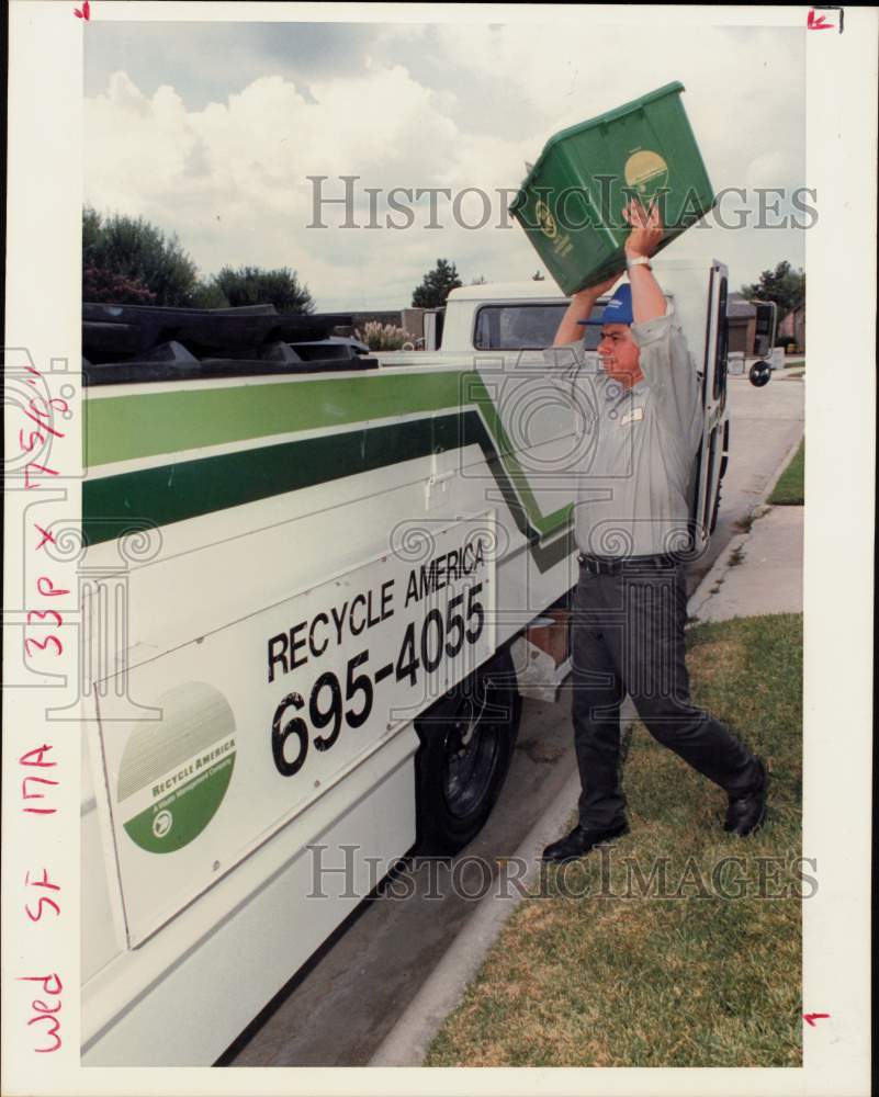 1989 Press Photo Waste Management Recycling Truck Driver Jose A. Malendez- Historic Images