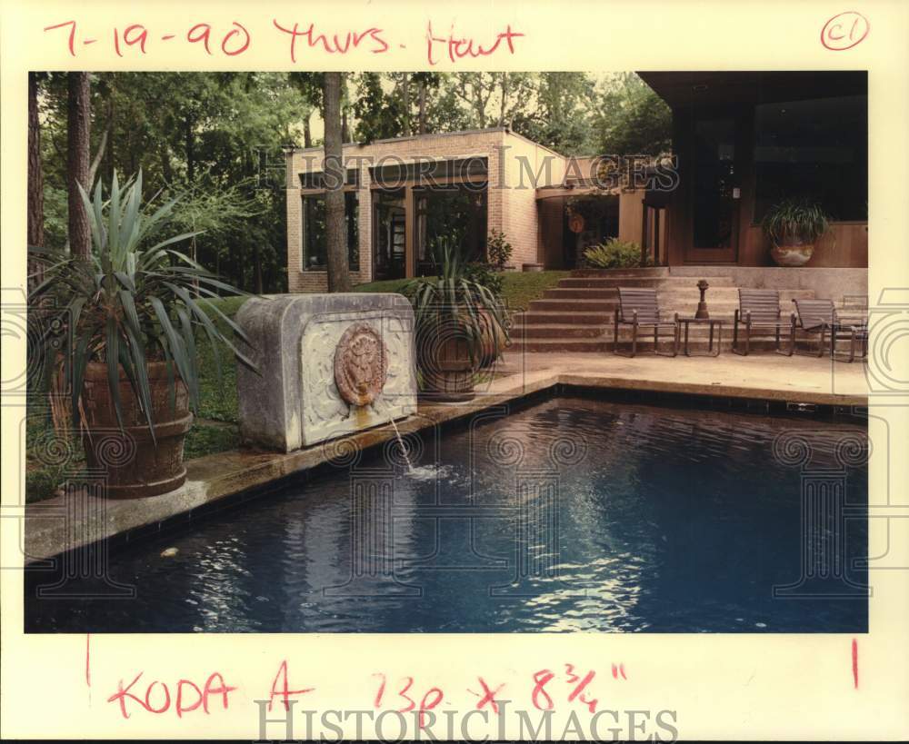 1990 Press Photo Backyard swimming pool of Baleen McCormick off West Friar Tuck.- Historic Images