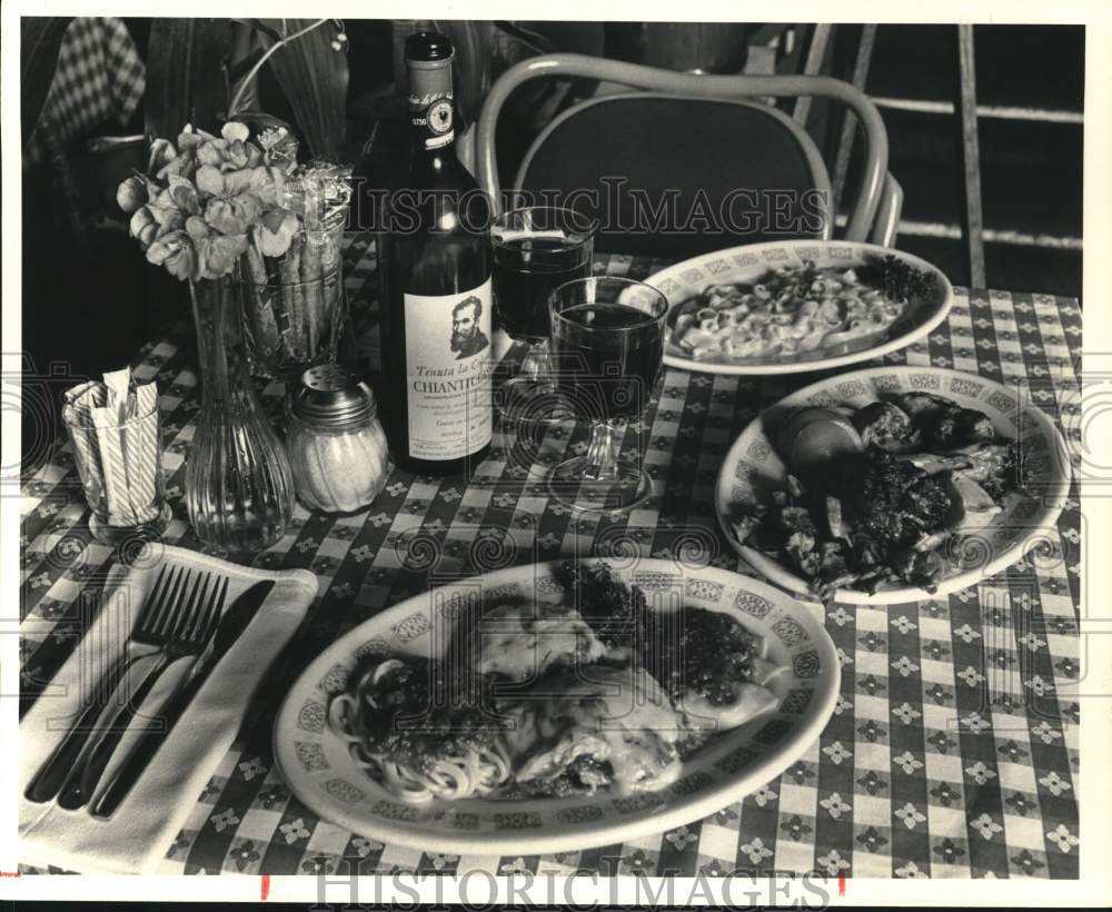 1981 Press Photo Italian Food on Dining Table at Michaelangelo&#39;s Restaurant- Historic Images