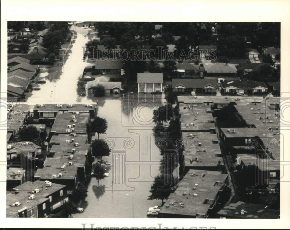 1987 Press Photo Aerial View of Flood at Holiday Forest Subdivision in Houston- Historic Images