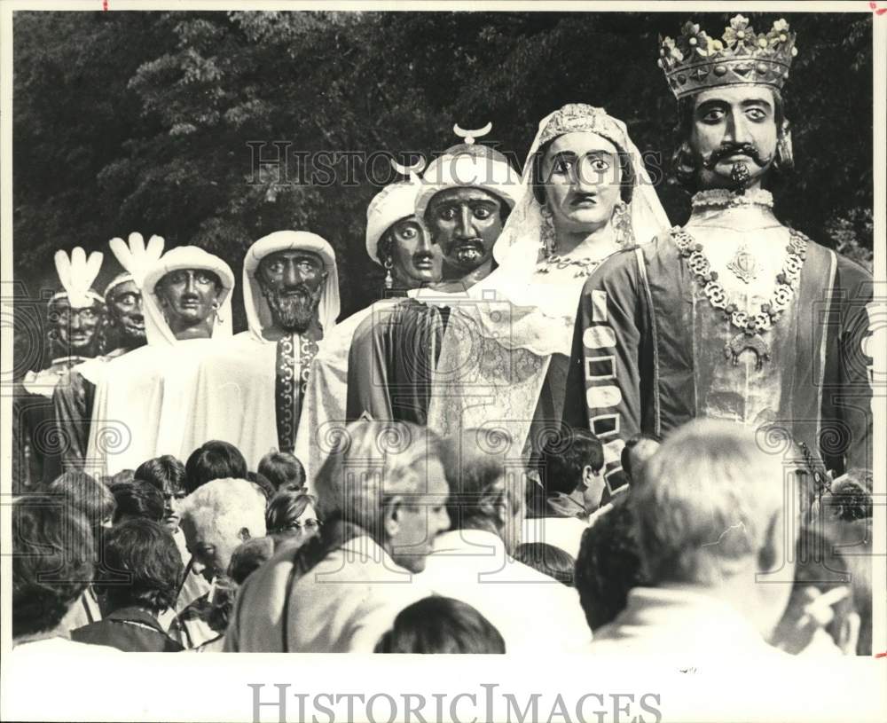 1983 Press Photo Royal Statues at Procession of San Fermin Parade in Spain