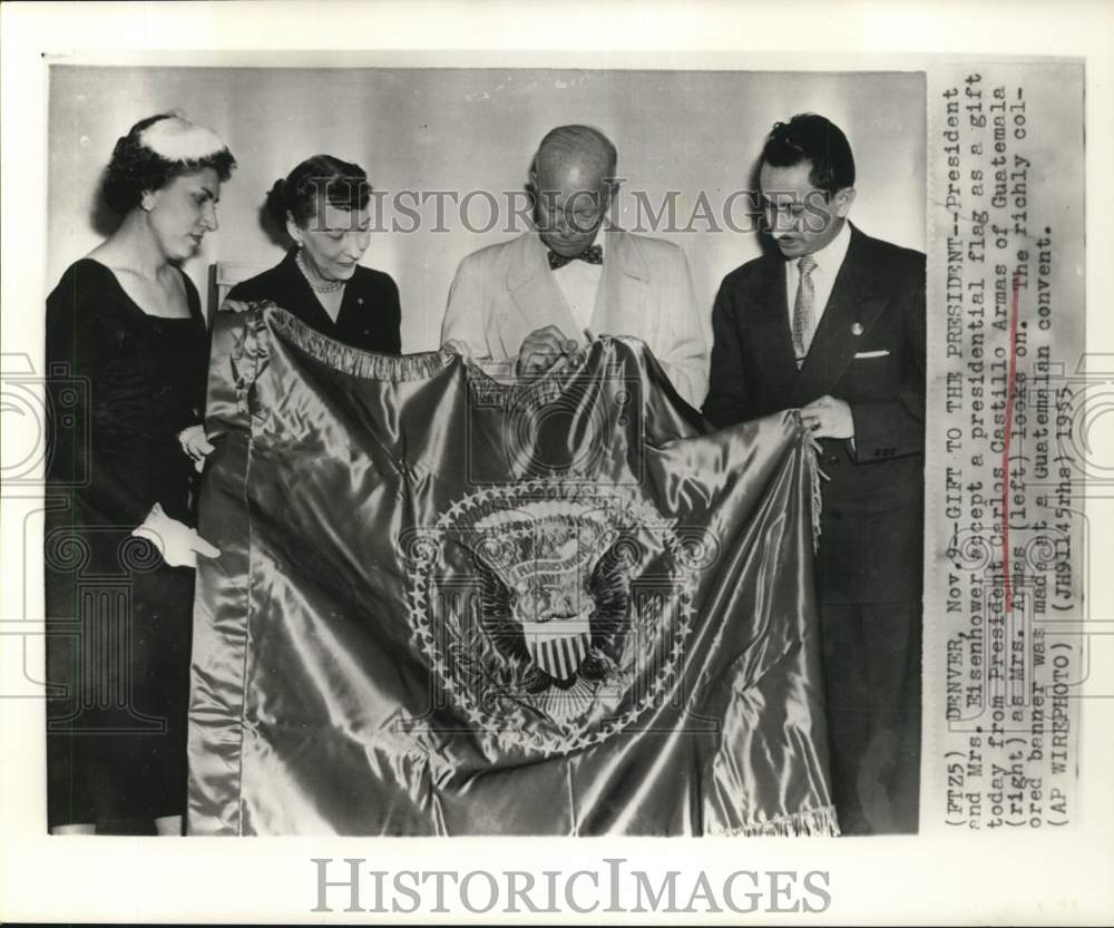 1955 Press Photo President and Mrs. Eisenhower accept gift from Carlos Armas.- Historic Images