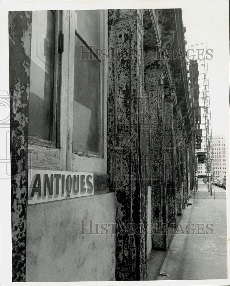 1976 Press Photo Antique store on The Strand in Galveston, Texas. - hpa25253- Historic Images