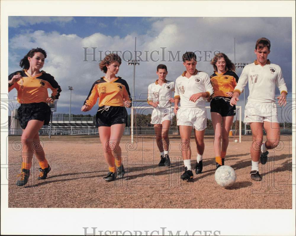 1988 Press Photo Klein High School soccer team members chase after soccer ball.- Historic Images