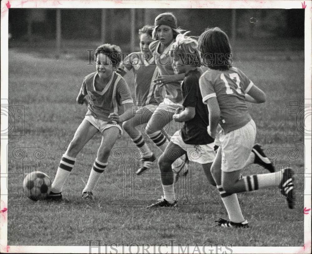 1975 Press Photo Youths participate in Houston soccer tournament. - hpa26097- Historic Images