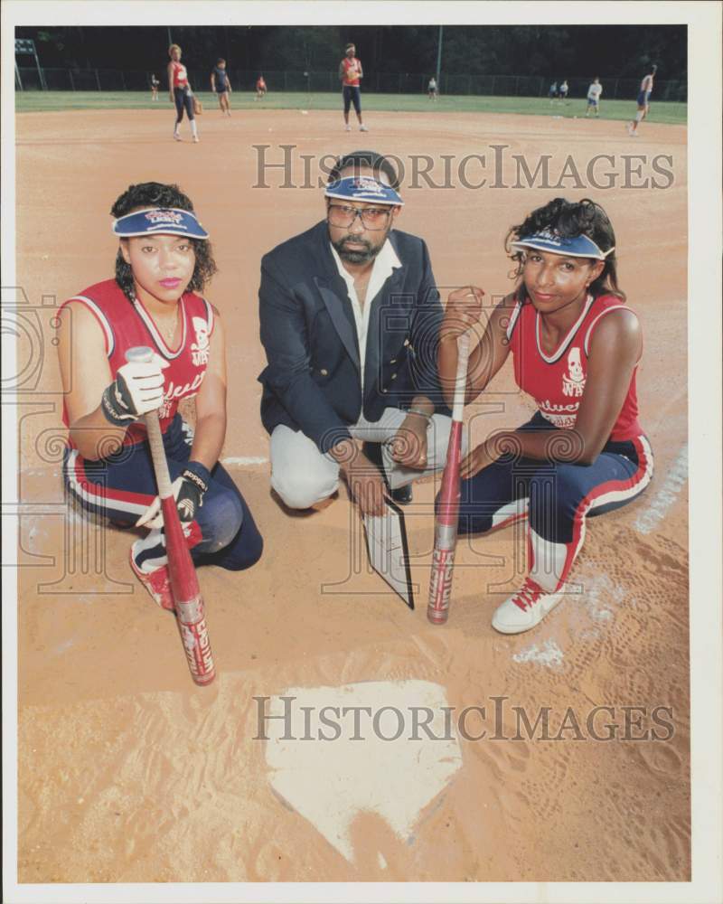 1989 Press Photo Silver Bullet Women Baseballers &amp; Coach in Houston, Texas- Historic Images