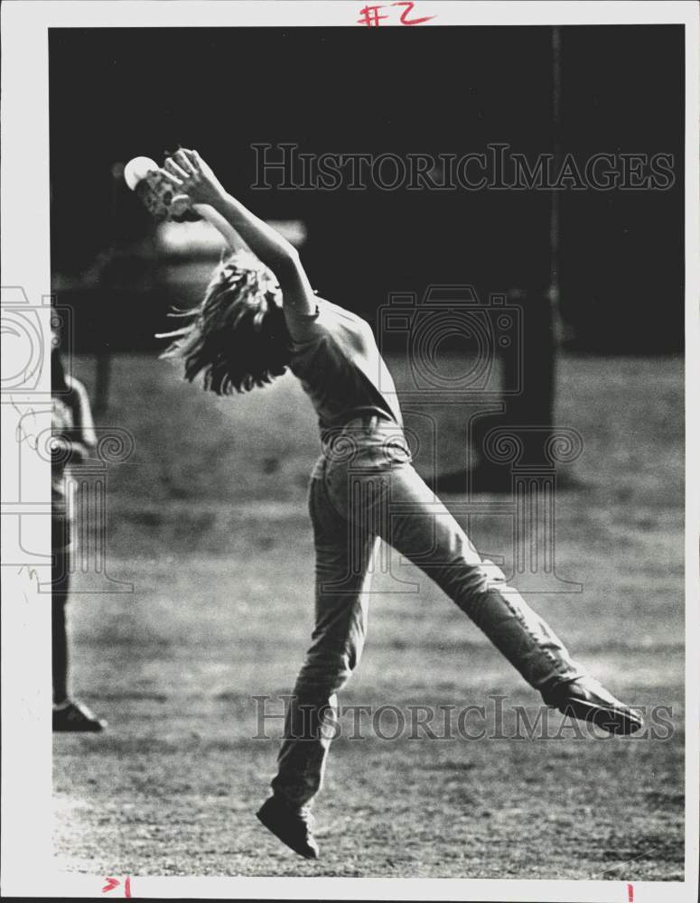 1980 Press Photo Tami Kraft, West University Softball Association Tryouts, Texas- Historic Images