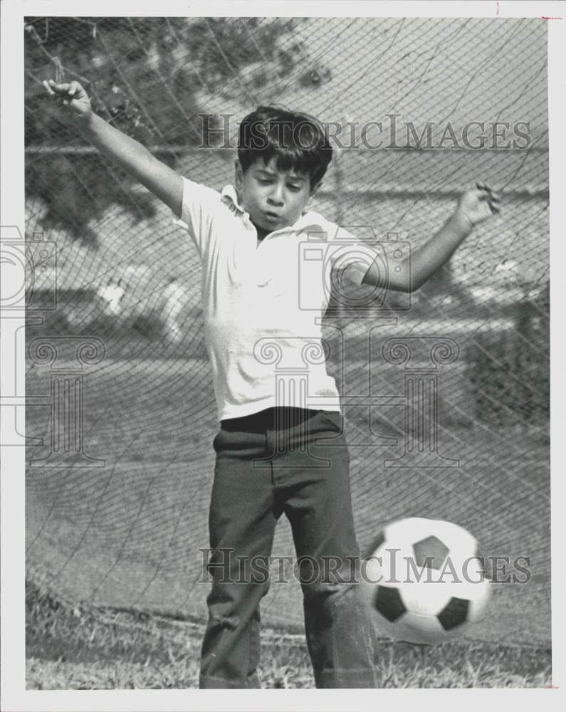 1980 Press Photo Soccer played by Sammy Kahlil - hpa27305- Historic Images