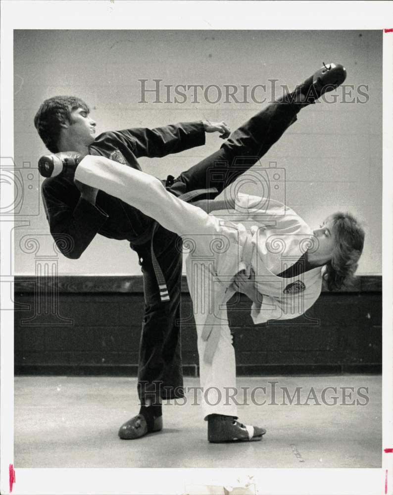 1983 Press Photo Rusty and Sandy Asher give karate demonstration. - hpa27991- Historic Images