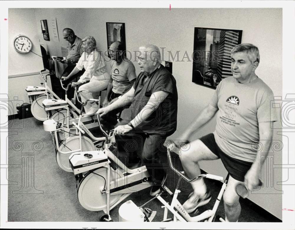 1986 Press Photo Heart attack victims use exercise bikes for recovery.- Historic Images