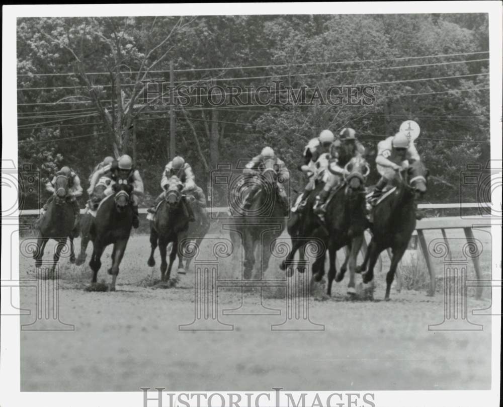 Press Photo Horses racing around Louisiana Downs race track. - hpa28639- Historic Images