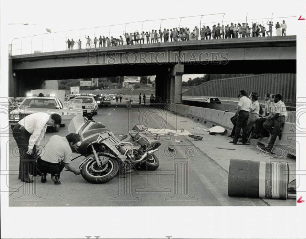 1985 Press Photo Scene of fatal motorcycle accident on Houston&#39;s North Freeway.- Historic Images