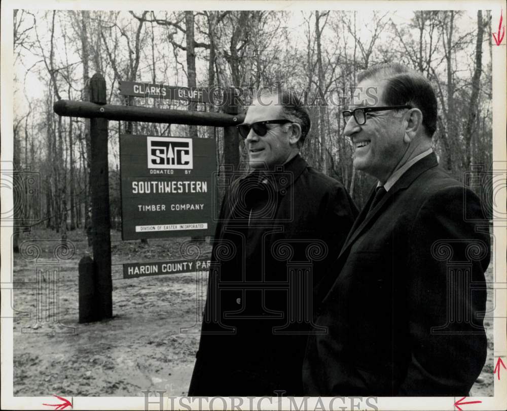 1970 Press Photo O.R. Crawford, Allen Eddy at Clark&#39;s Bluff Park Entry, Texas