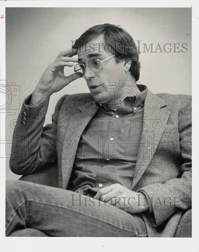 1983 Press Photo Author, Travel Writer Paul Theroux in interview, Houston, Texas- Historic Images