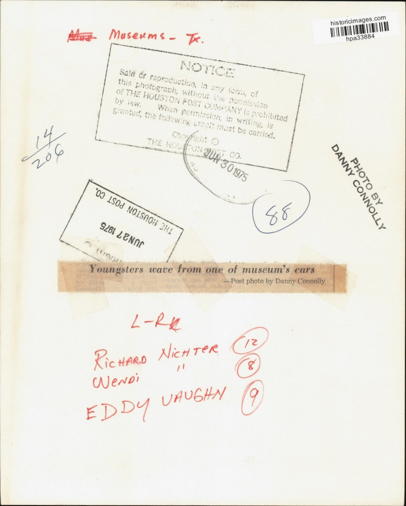 1975 Press Photo Youngsters wave from Missouri Pacific Lines car in Texas museum