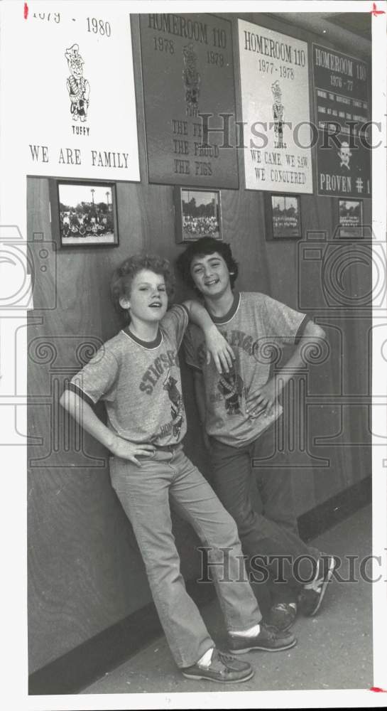 1982 Press Photo Tommy Wear/John Tortorici with Plaques, O'Connell Junior Campus