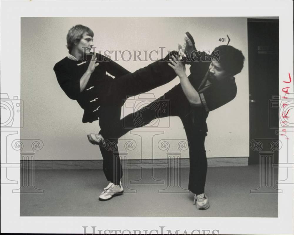 1984 Press Photo Demonstration of self-defense, Wing Chun. - hpa35022- Historic Images