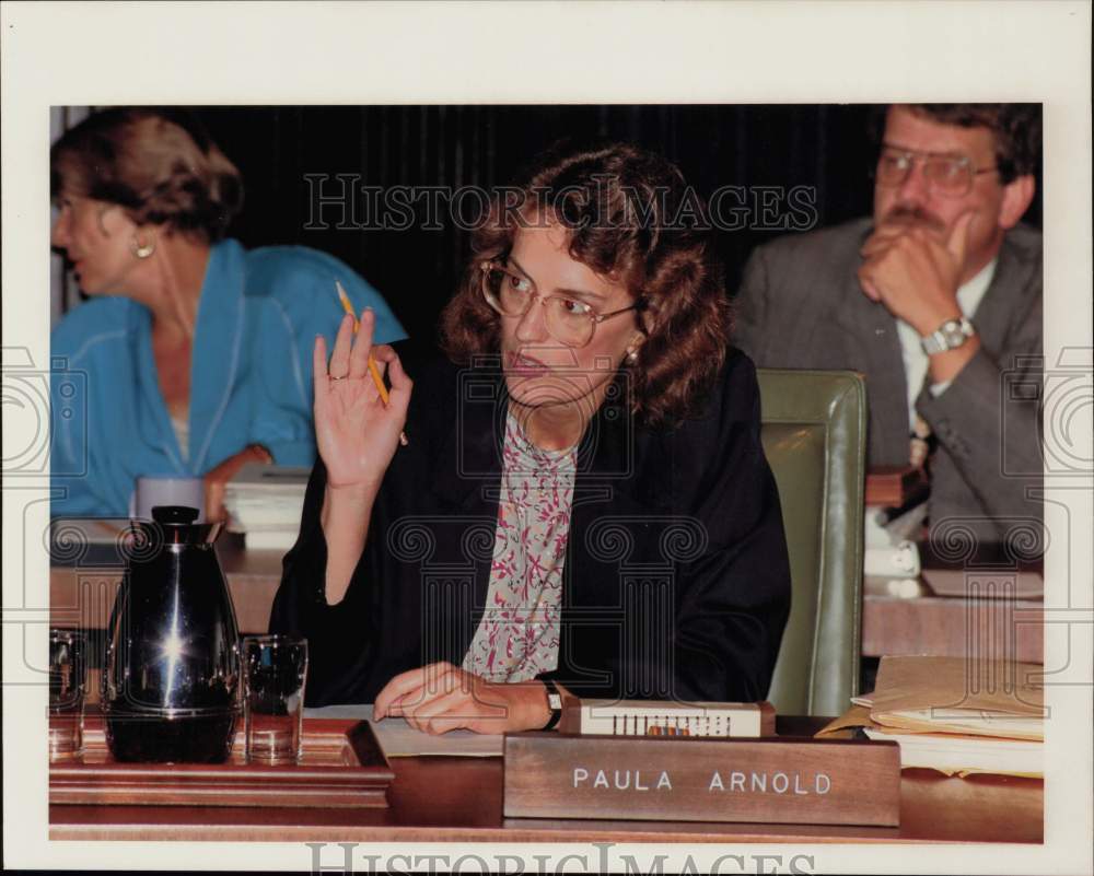 1990 Press Photo Paula Arnold Speaks Against Paddling Students at Public Hearing- Historic Images