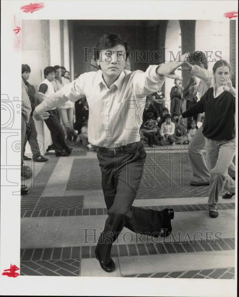 1984 Press Photo John Song teaches Tai Chi at Chinese Festival, Rice University- Historic Images