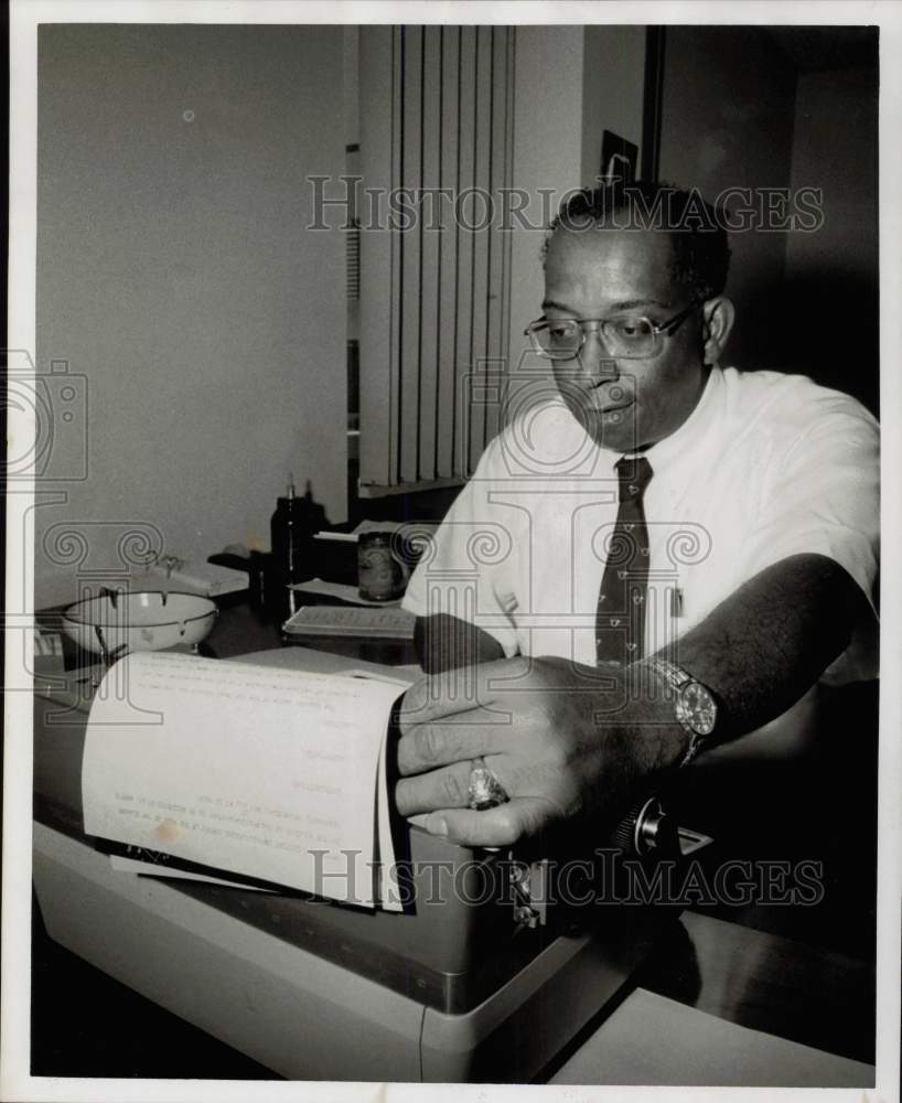 1972 Press Photo Author Robert C. Giles works at his typewriter - hpa38018- Historic Images