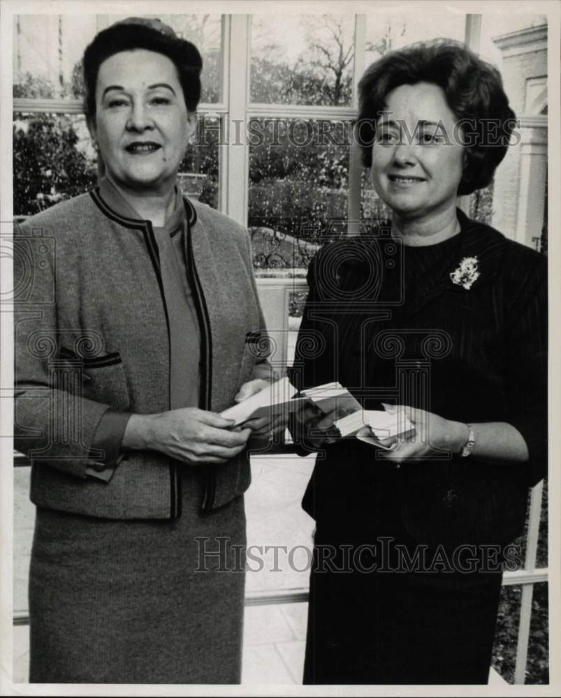 1965 Press Photo Mmes. William Allen, Lloyd Davis at TX Heritage Society Coffee- Historic Images