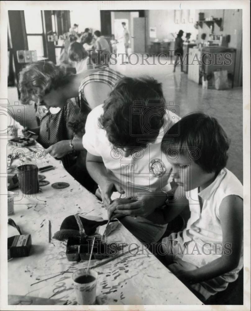 1960 Press Photo Blind Children Learn Arts & Crafts at Texas Lions Camp