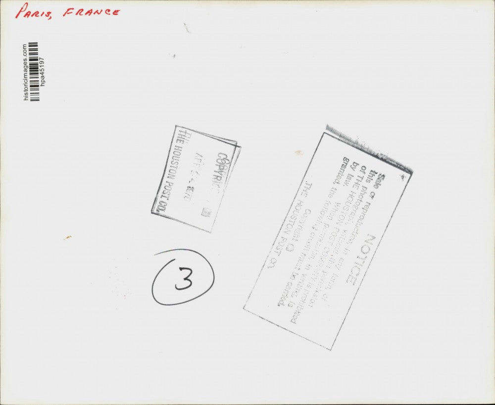 1978 Press Photo Bridge and Apartment Buildings in Paris, France - hpa45197