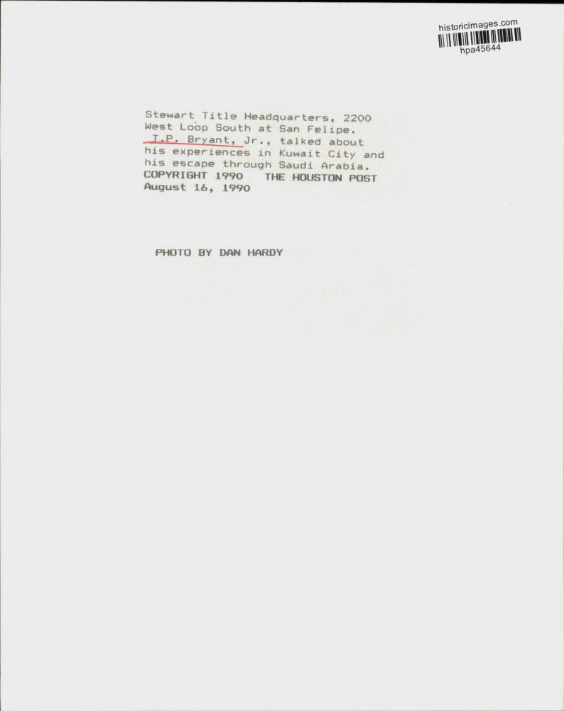 1990 Press Photo T.P. Bryant, Jr. Talks About Experience in Kuwait City