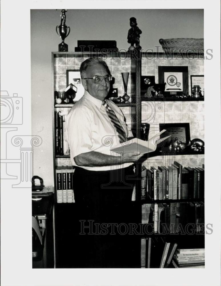 1985 Press Photo Bob Axelson, Editor of The Orange Leader - hpa45735- Historic Images