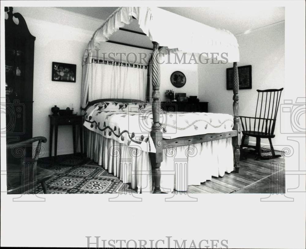 1981 Press Photo Bedroom Set for Sale at Theta Charity Antique Show in Texas
