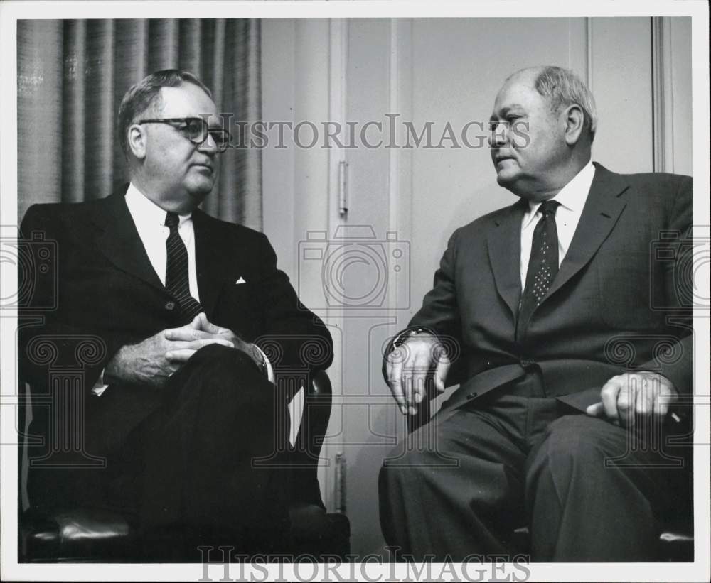 1956 Press Photo Lewis Randolph Bryan/Colonel W.B. Bates, Bank of the Southwest- Historic Images