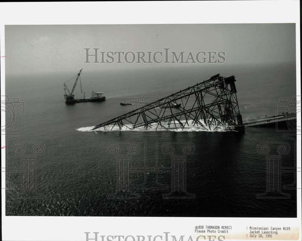 1991 Press Photo Jacket Launching of Oil Drilling Rig in Mississippi Canyon- Historic Images