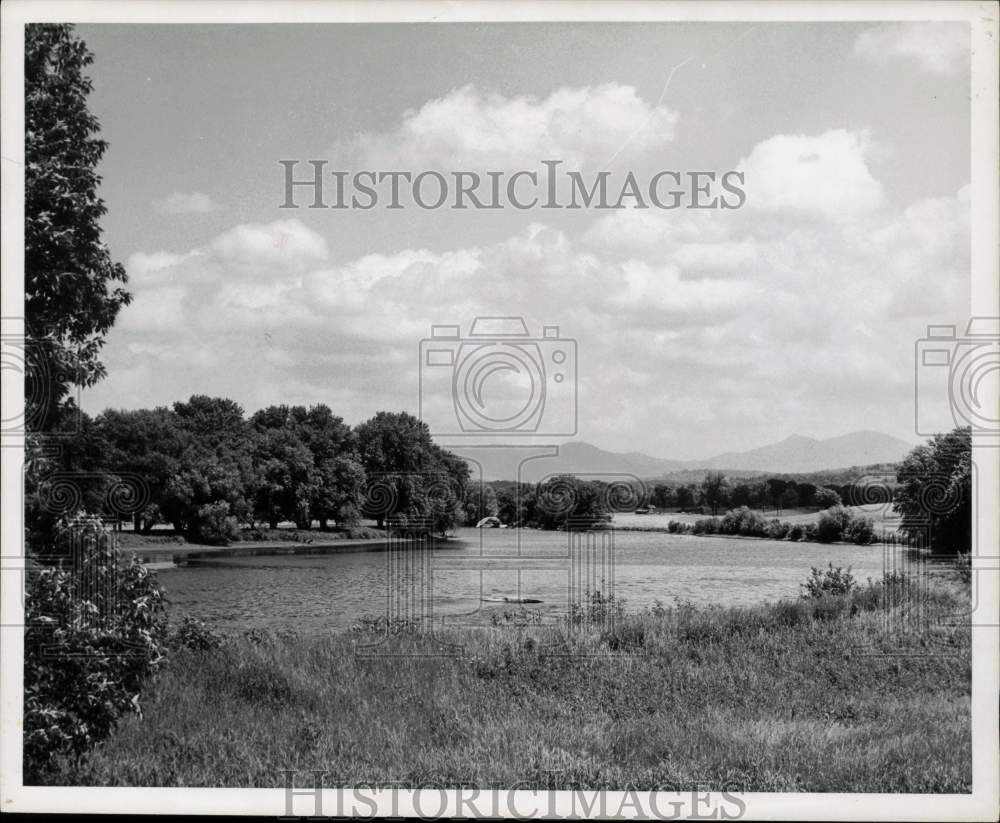 1959 Press Photo Lakeside and Mountain Scene in Vermont - hpa48590- Historic Images