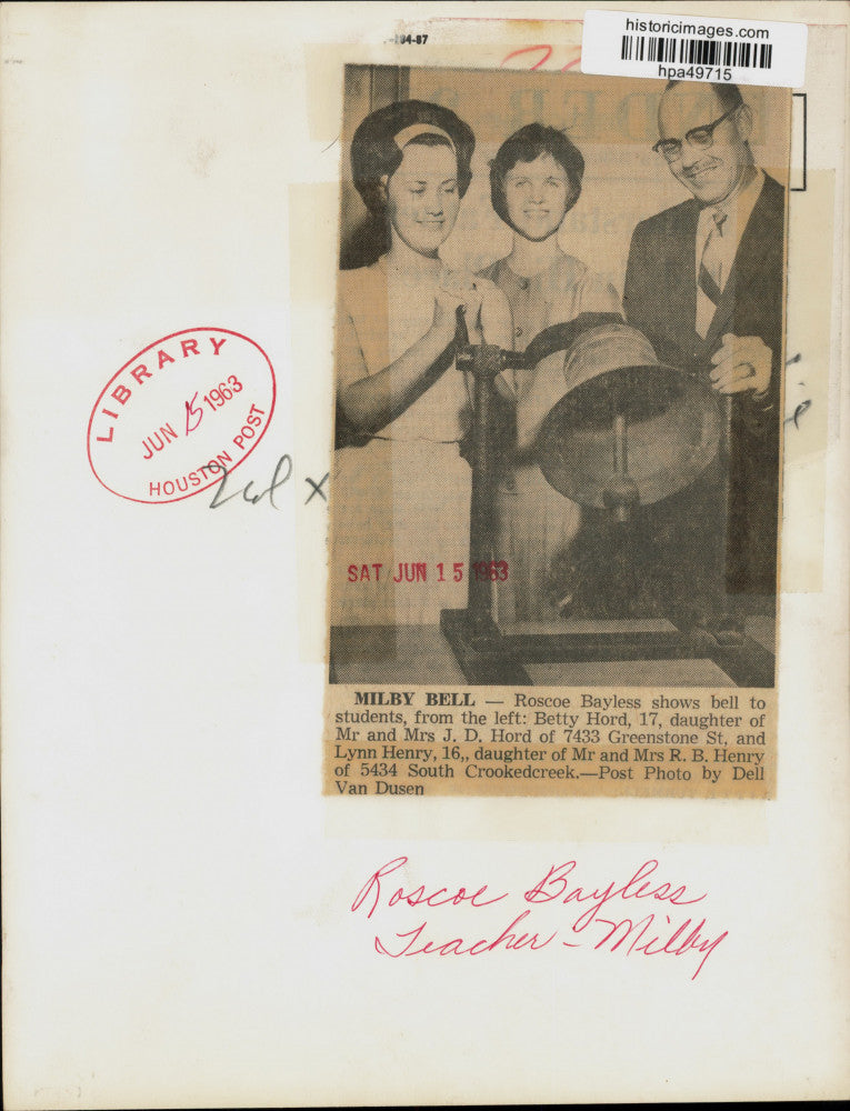 1963 Press Photo Roscoe Bayless and Students Betty Hord and Lynn Henry