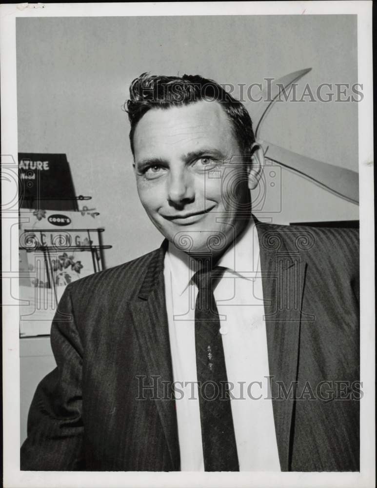 1963 Press Photo Cook&#39;s Varnish &amp; Paint Company Sales Manager W.E. Countryman- Historic Images