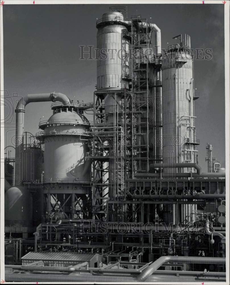 1973 Press Photo Mobil Oil Corporation refinery, Joliet, Illinois - hpa52308- Historic Images