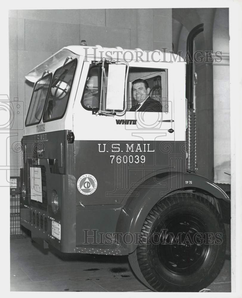 1968 Press Photo Postmaster General Marvin Watson Poses in Mail Truck- Historic Images