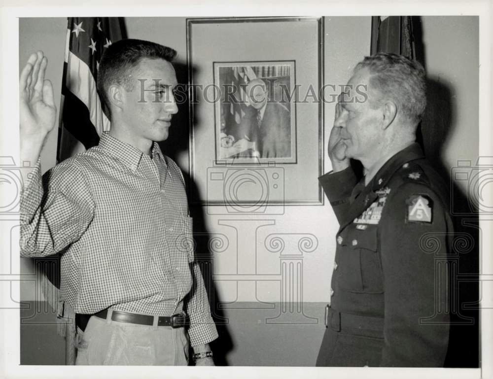 1957 Press Photo President Eisenhower&#39;s nephew, Earl, sworn into Army in Chicago- Historic Images