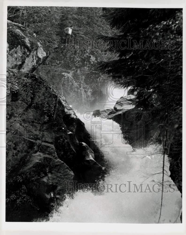1965 Press Photo Waterfall tumbles over rocks from Deception Creek in Washington