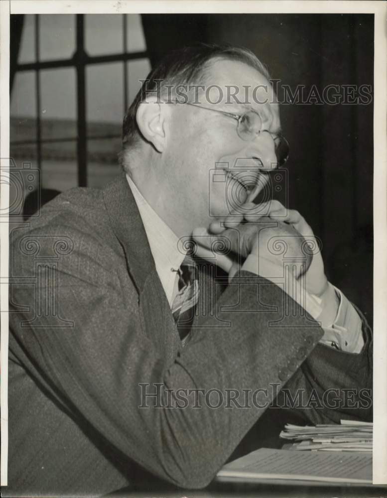 1938 Press Photo Lamont DuPont of E.I. DuPont Company addresses Senate meeting.- Historic Images