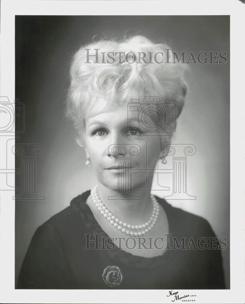 1968 Press Photo Mrs. Jaye Howard Clinton, Director of Gordon Jewelry.- Historic Images