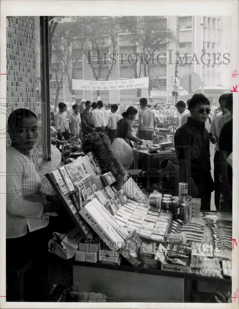 1968 Press Photo Vietnam street side post exchange. - hpa56714- Historic Images