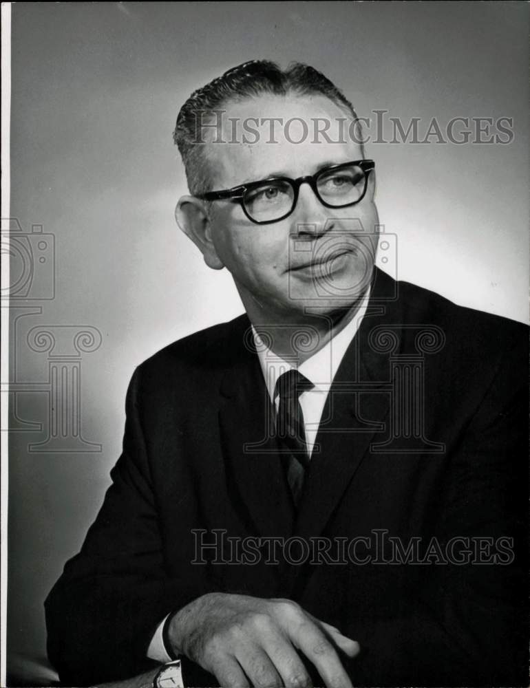 1966 Press Photo Frank Warren, Houston Chronicle vice president. - hpa56834- Historic Images