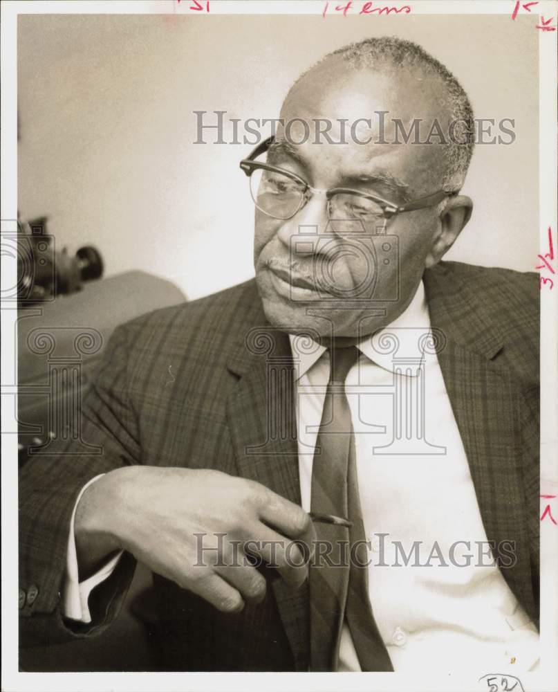 1965 Press Photo Dr. Henry Bullock, Texas Southern Sociology professor.- Historic Images