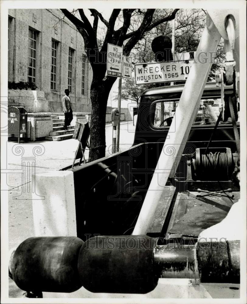 1966 Press Photo Houston wrecker parked in No Parking Zone. - hpa57412- Historic Images