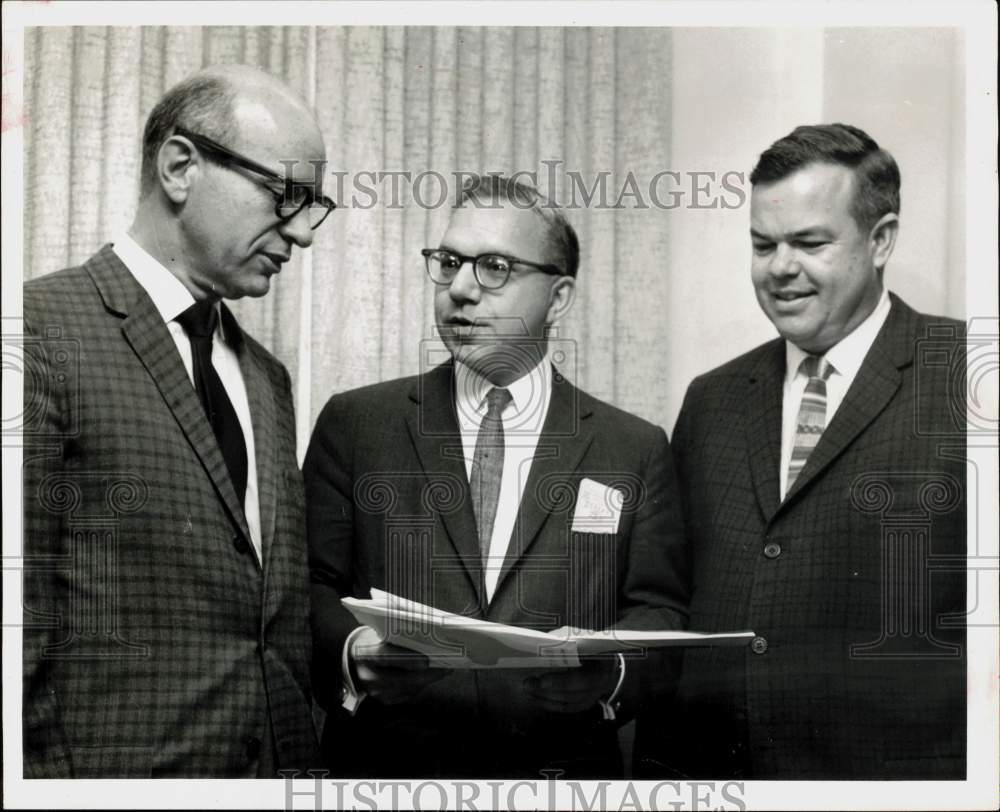 1964 Press Photo Dr. Leo Beranek, acoustics expert, helps plan domed stadium.- Historic Images