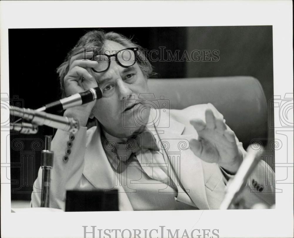 1979 Press Photo Bob Eckhardt, United States Congressman gestures at interview.- Historic Images