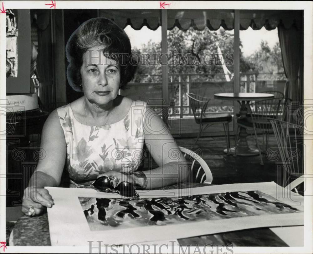 1965 Press Photo Bertha Davis, a McAllen, Texas artist. - hpa57838