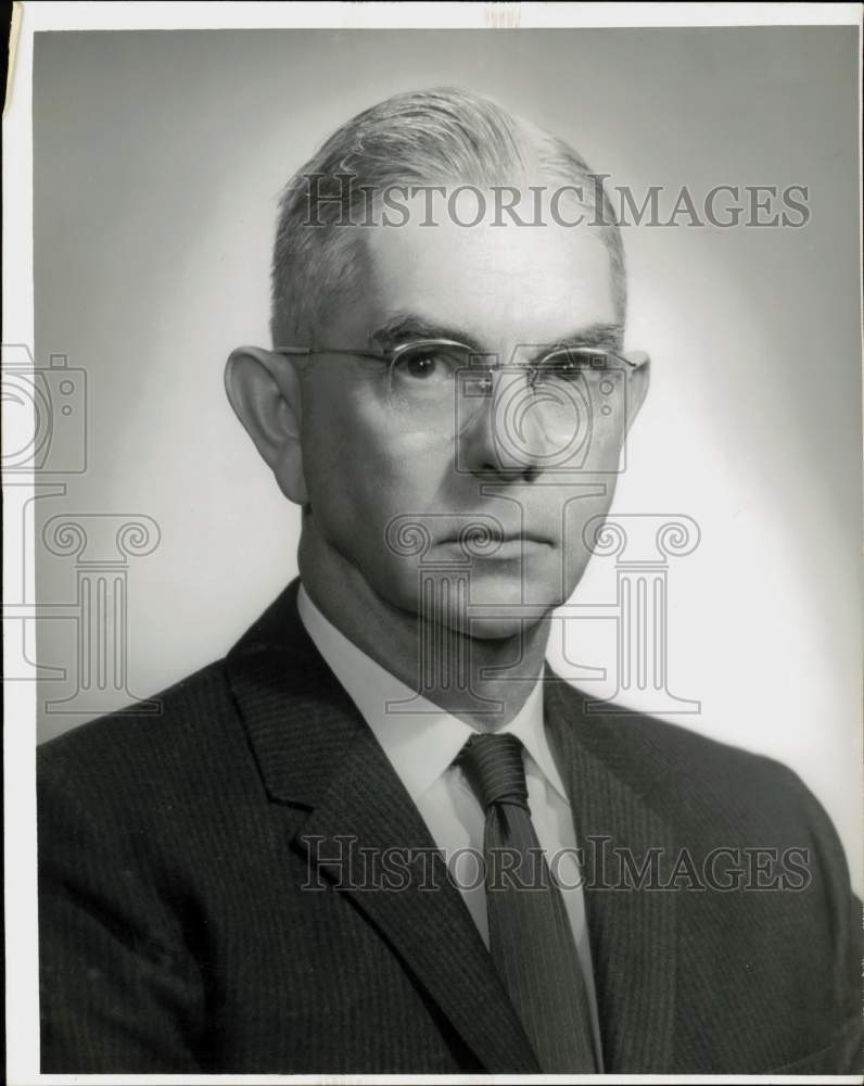 1962 Press Photo Commissioner Charles L. Wall, Jr. of West University Place.- Historic Images